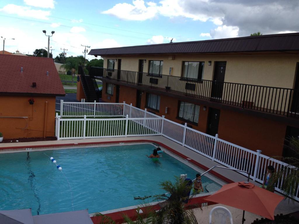 Americas Best Value Inn North Port Exteriör bild