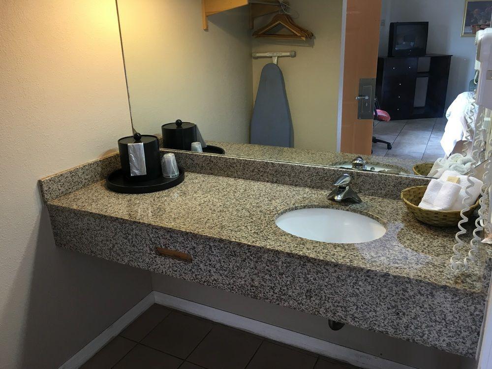 Americas Best Value Inn North Port Exteriör bild